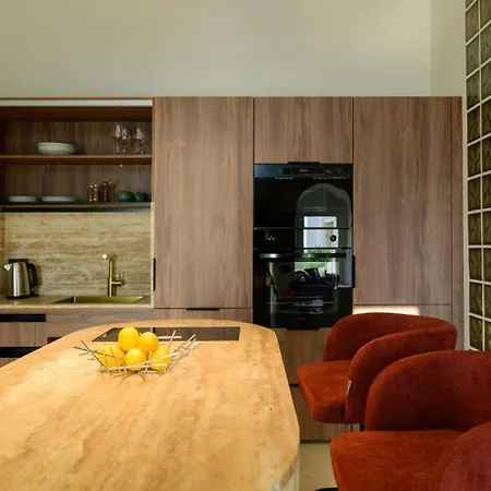 Pyrothea Villa Fíra