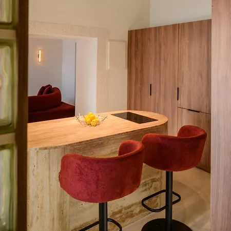 Pyrothea Villa Fíra