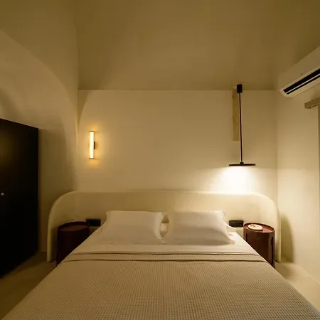 Pyrothea Villa Fíra